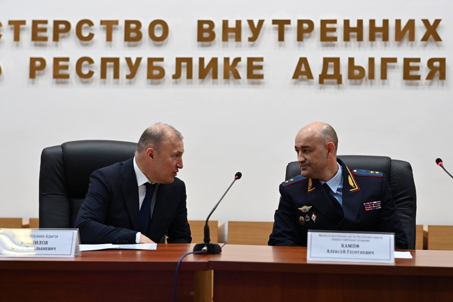 Главе Адыгеи и сотрудникам МВД по РА представлен новый министр внутренних дел по Республике Адыгея